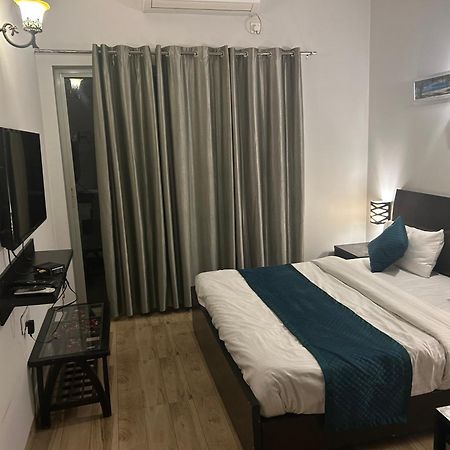 Anandan Citrine Hotel Vrindāvan Екстериор снимка