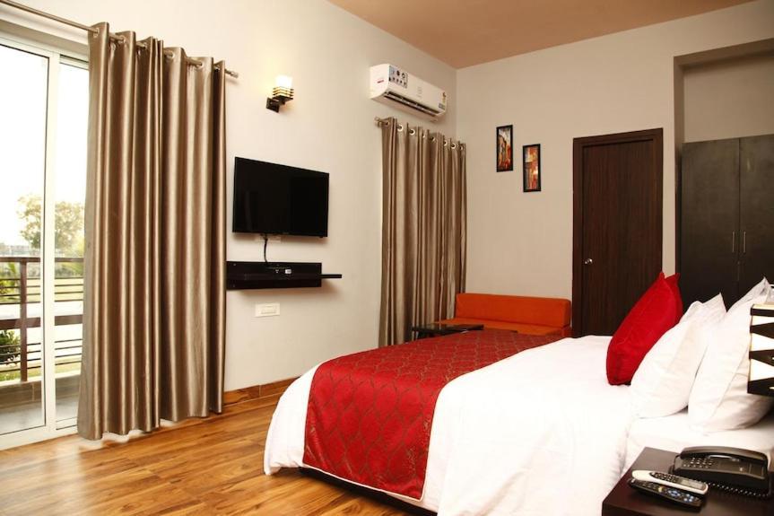 Anandan Citrine Hotel Vrindāvan Екстериор снимка