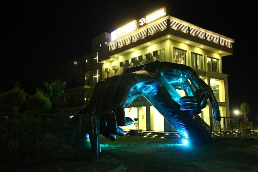 Anandan Citrine Hotel Vrindāvan Екстериор снимка