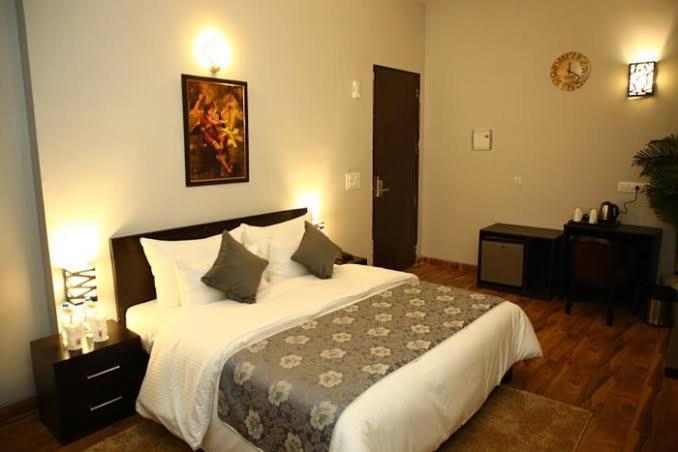 Anandan Citrine Hotel Vrindāvan Екстериор снимка