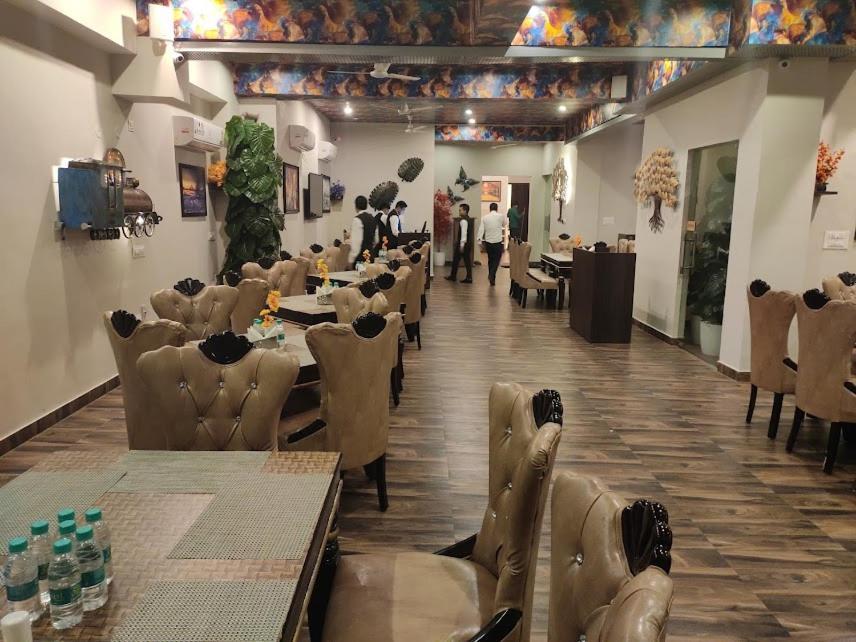 Anandan Citrine Hotel Vrindāvan Екстериор снимка